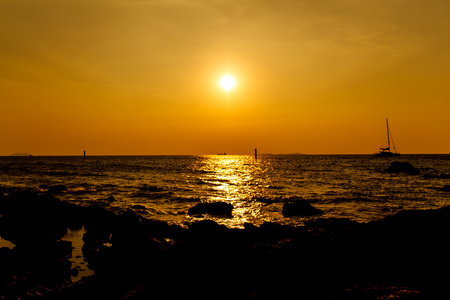 日落海滩上岛柯兰 Pattaya.Thailand