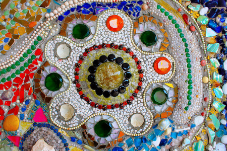 可爱的五颜六色的马赛克曼荼罗装饰与宝石, 在 Pha 痛苦, 在考大韩, 碧差汶, 泰国