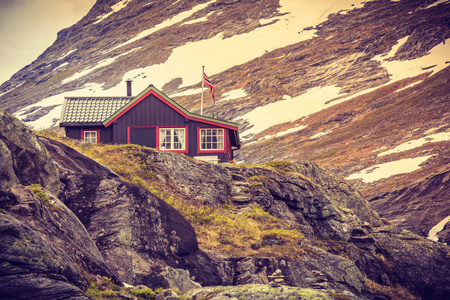 房子在 Trollstigen 中心旁边普遍的旅游胜地, 挪威欧洲