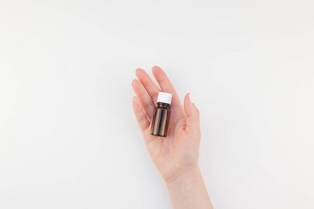 美丽的女人手里拿着一小瓶的香油 阿拉伯阿塔尔照片 正版商用图片0bpqbc 摄图新视界