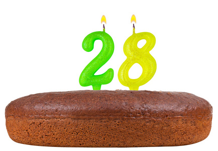 生日蛋糕蜡烛数 28 孤立照片