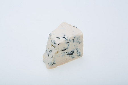 片在白色背景上的蓝奶酪