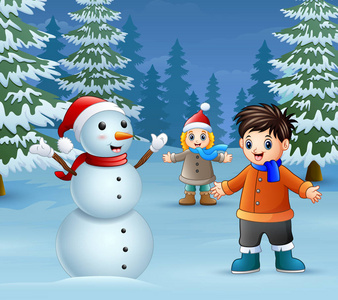 给孩子围巾快乐的孩子们在冬天玩雪人照片