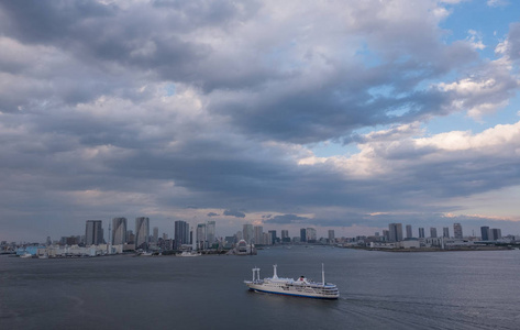 夕阳下的东京城市夜景