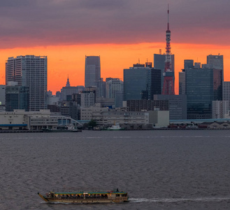 夕阳下的东京城市夜景