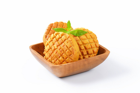 在白色的咸味小吃图片