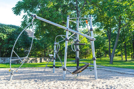 现代儿童游乐场在加拿大公园