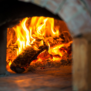 烤炉的木炭图片