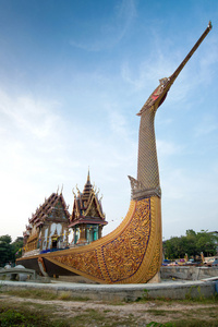 扫管笏岔 lor 寺，美丽而古老的寺庙，在 suphannahong 船 暖武里府 泰国