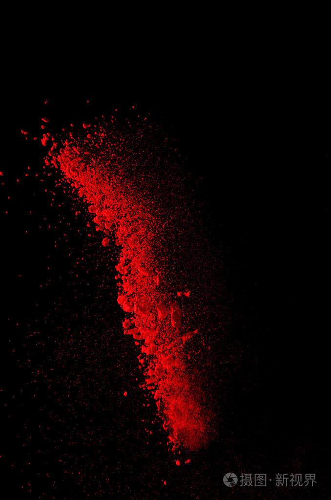 面粉在深红色背景上