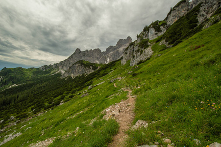 美丽的山风景在奥地利