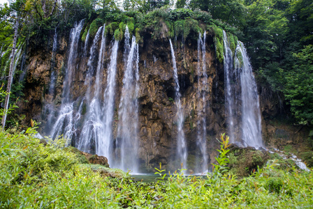 在国家公园中在克罗地亚普利特维切大瀑布视图