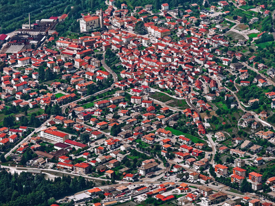 意大利威尼托埃斯阿格高原 Asiago 村鸟瞰图