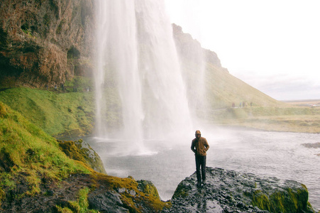 Seljalandsfoss 瀑布视图从里面