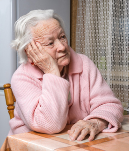 的老女人悲伤的老女人圣诞老人指点圣诞老人亚洲老人亲吻妻子的肖像