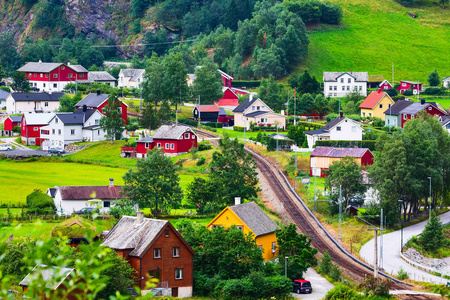 挪威村庄与多彩的房子风景