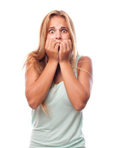 惶恐年轻酷女人恐惧的脸照片