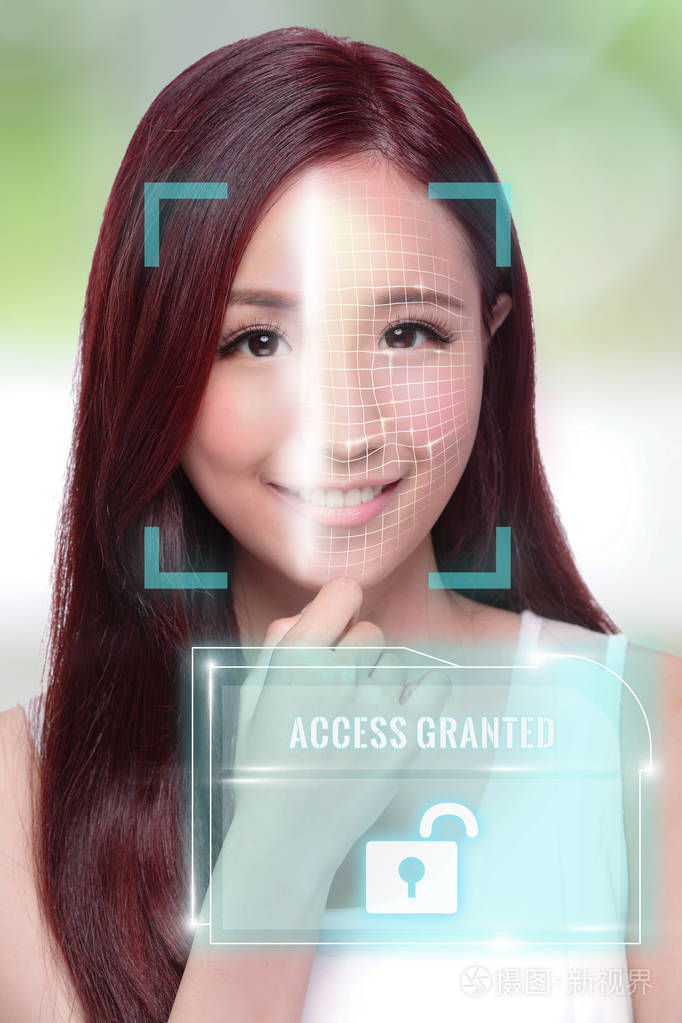 亚洲年轻女子使用智能手机解锁与生物识别面部识别