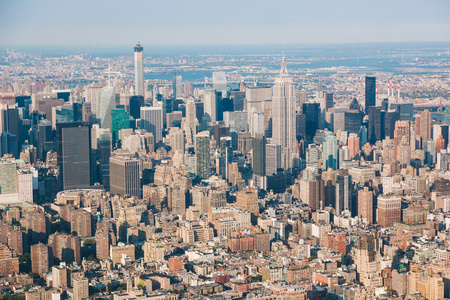 从直升机 城市景观和摩天大楼纽约鸟瞰图