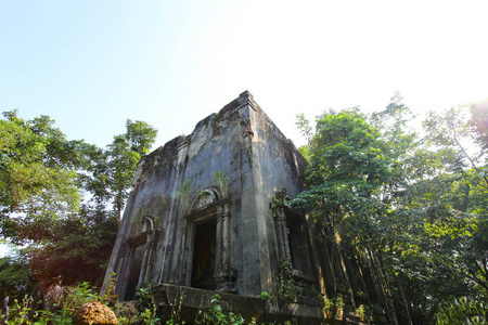 王 Wiwekaram 在 Sangklaburi, 北碧, 泰国, 水下古老的佛教寺庙