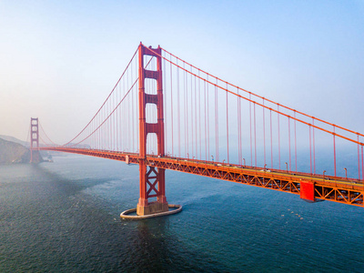 旧金山金门大桥鸟瞰图。美丽特写镜头