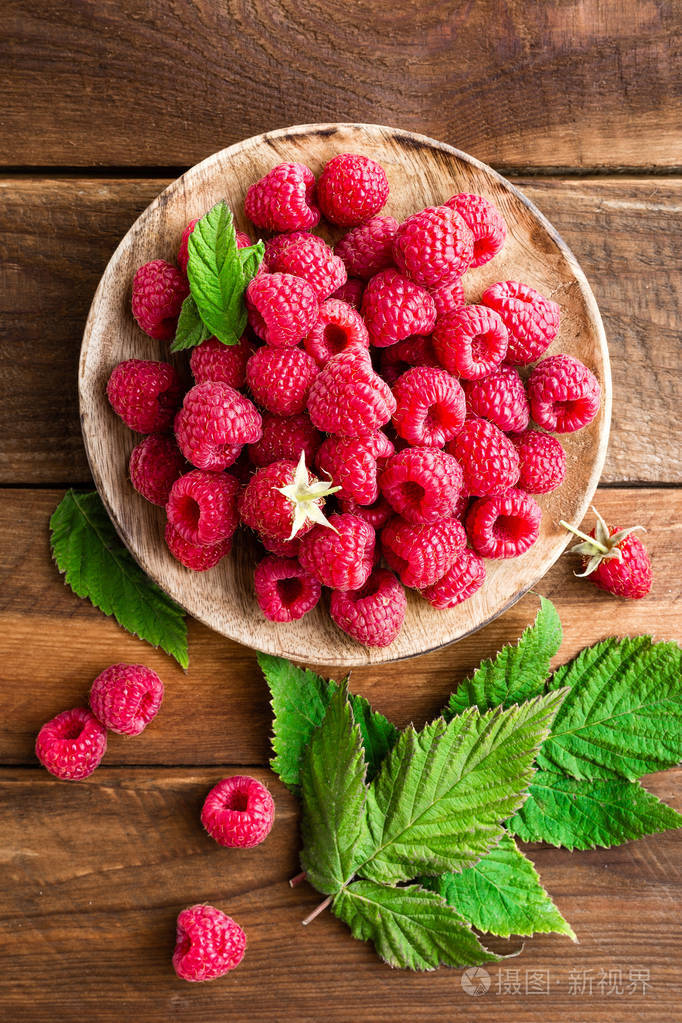 用叶子新鲜树莓