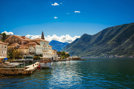 在 Perast Boka 科托尔湾 Boka 无益，黑山海港