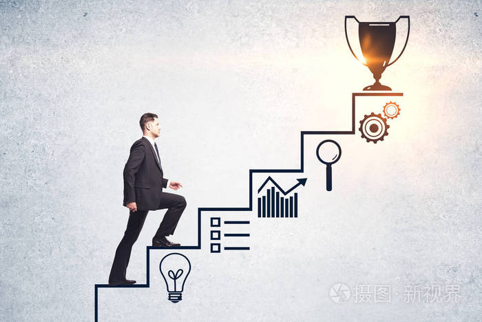 商人攀登创意台阶和获奖素描的具体墙面背景.成功与领导理念