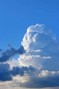 无缝hdri全景360度角视图,可用于3d图形或游戏开发,如天空穹顶或编辑