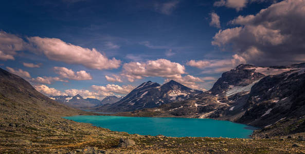 挪威 Jotunheimen 国家公园的野生山地景观