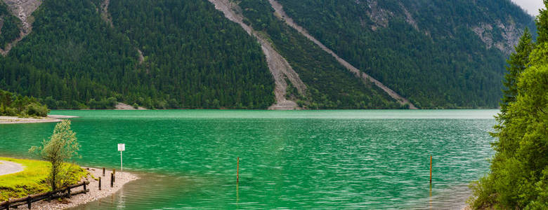 奥地利蒂罗尔的 heiterwanger 湖全景