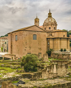 意大利罗马城玛蒂娜教堂和教廷茱莉亚大厦的外部景观