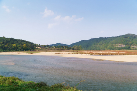 Nakdong 河从河村庄的视图