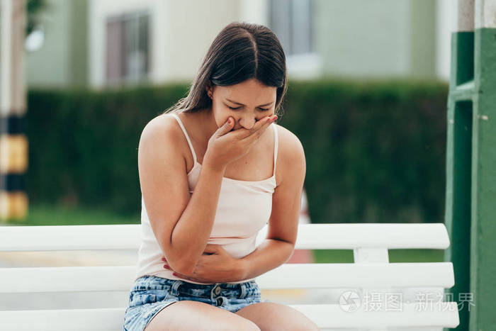 呕吐照片女孩图片