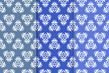 蓝色花饰。墙纸和织物的垂直无缝图案集