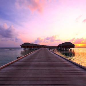 日落时分的马尔代夫海滩