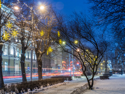在圣诞节的里加街的夜景图片