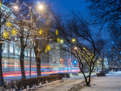 在圣诞节的里加街的夜景图片