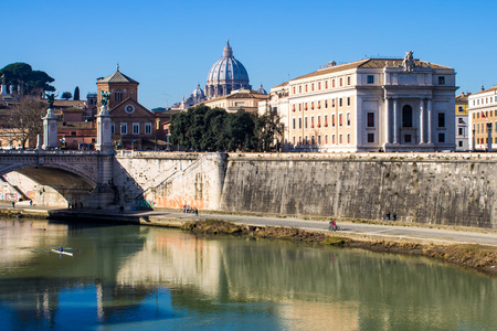 在罗马，意大利的台伯河的视图