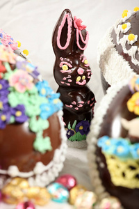 花式昂贵的装饰巧克力复活节兔子兔子