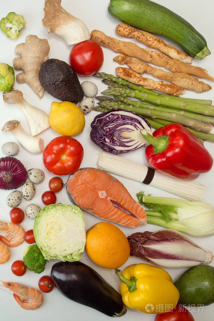 集集合平躺在不同种类的食品蔬菜海鲜上的白色背景.概念健康饮食.开销