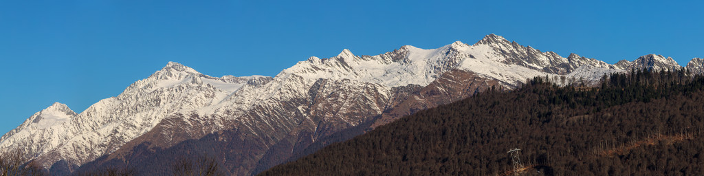 这条山脉的山峰图片