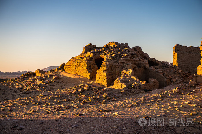 在哈尔埃及沙漠 Nadora 寺的遗址