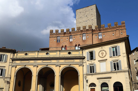 意大利锡耶纳土著广场上的历史悠久的世巴尔拉蒂宫