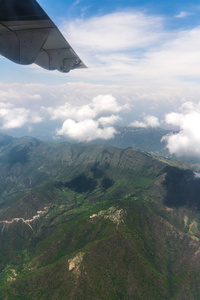从飞机上看尼泊尔和喜马拉雅景观。旅游与尼泊尔旅游