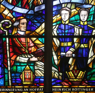 彩色玻璃在 Votiv Kirche 在维也纳