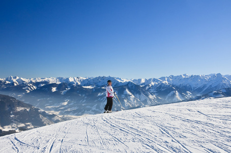 卡普伦，kitzsteinhorn 冰川的滑雪胜地。奥地利