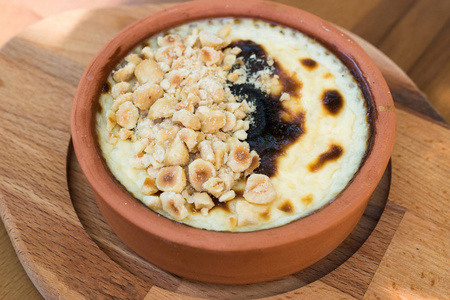 土耳其甜点米布丁 Sutlac 榛子粉。传统食品