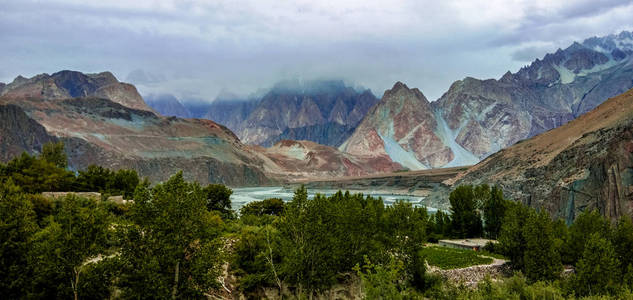 巴基斯坦喀喇昆仑山公路同等锥的美丽景色