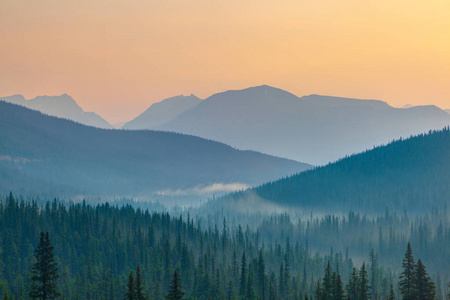 黎明破晓图片-黎明破晓素材-黎明破晓插画-摄图新视界